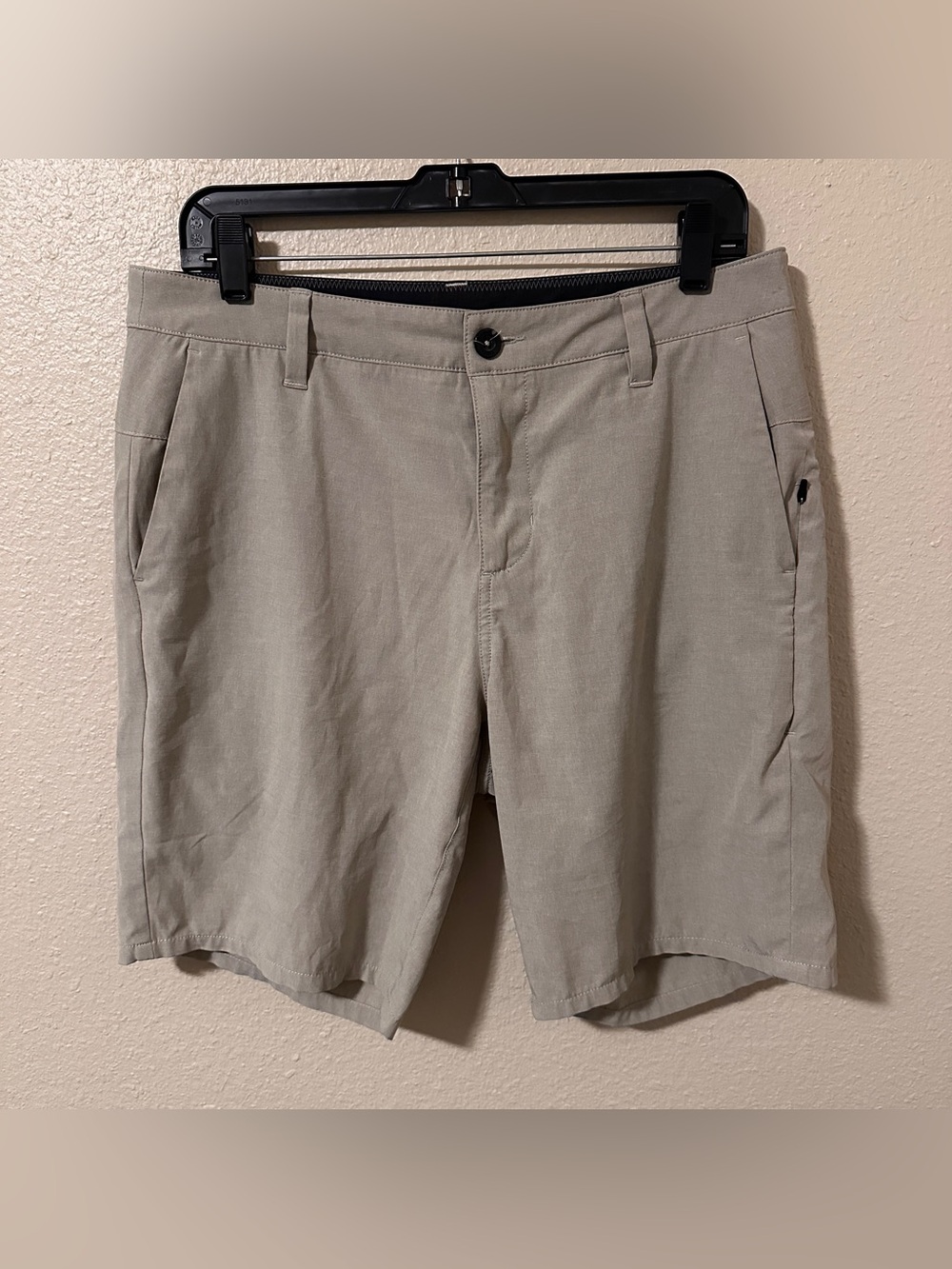 Vuori Men's Shorts Size 30 Khaki Stretch Chino Casual (Read Description)
